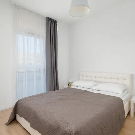 Family Apartment With Balcony Lodz Odnowiciela 13 By Heyrent Apartment