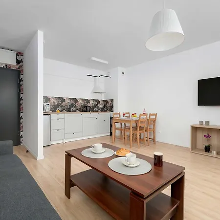 Family Apartment With Balcony Lodz Odnowiciela 13 By Heyrent Apartment