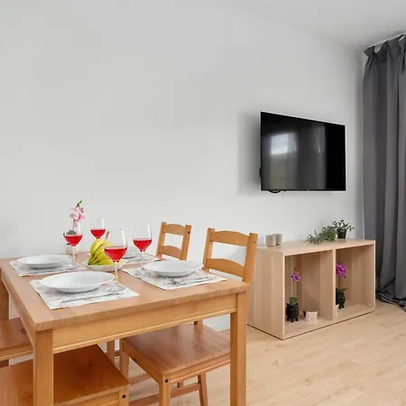 Family Apartment With Balcony Lodz Odnowiciela 13 By Heyrent Apartment